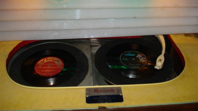 Musicola M12/10C 45 rpm Mechanism in Serial Number #318 from Frog's collection (donated in 2014 to the Powerhouse Musuem in Sydney)